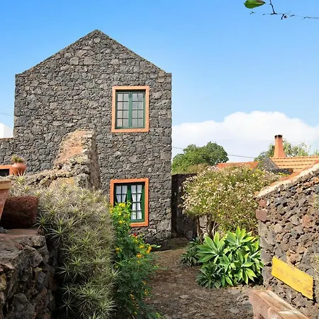 Guindas Villa